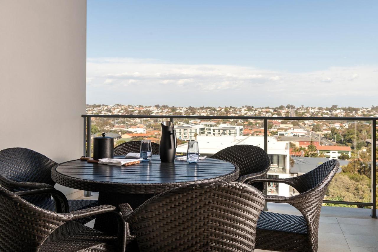 Ramada By Wyndham Vetroblu Scarborough Beach Perth Extérieur photo